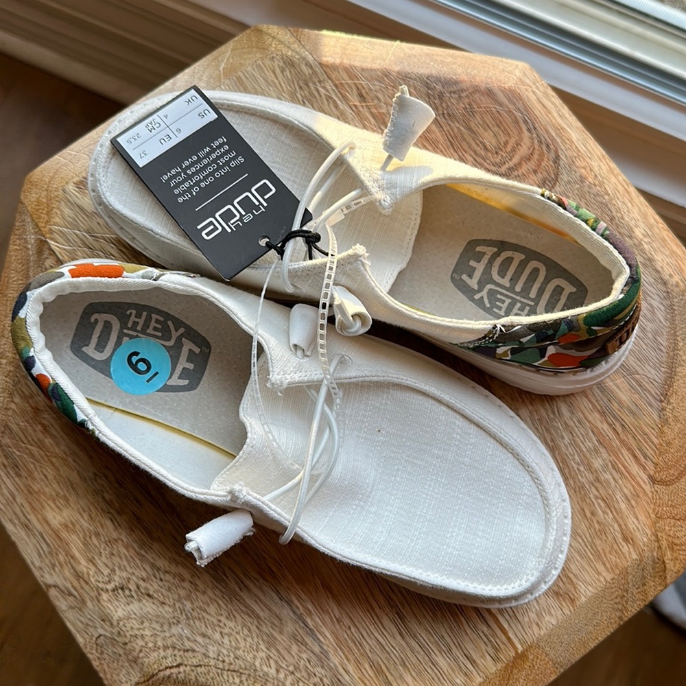 Hey dudes women 6 casual slip ons